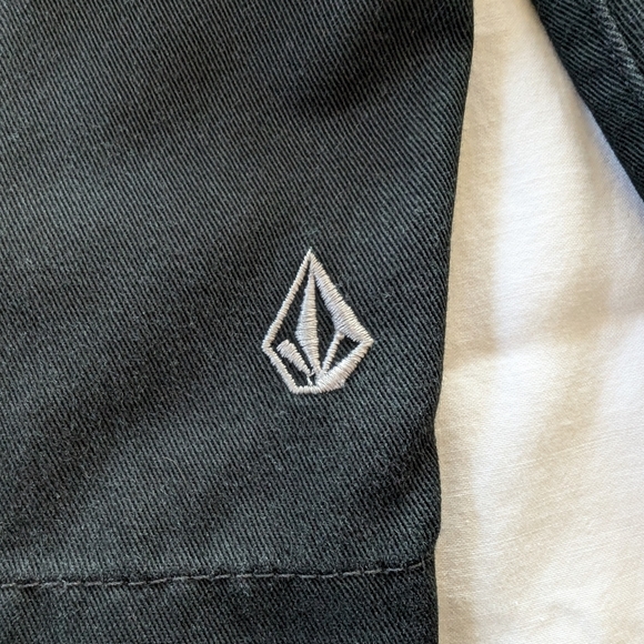 Boys Volcom shorts, black, size 25 - Picture 4 of 5